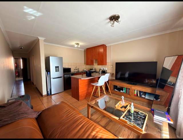 1 BEDROOM APARTMENT FOR SALE IN HALFWAY HOUSE